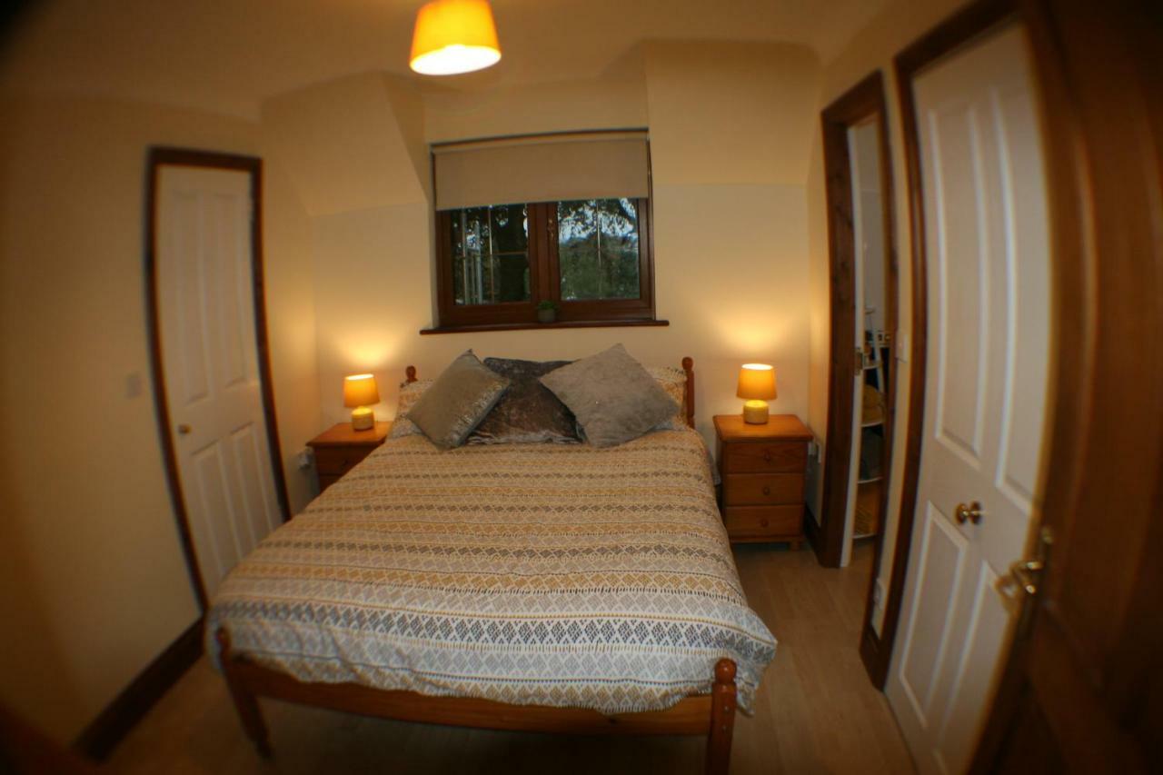 Hooters Apartment Ev Point Уэйдбридж Экстерьер фото