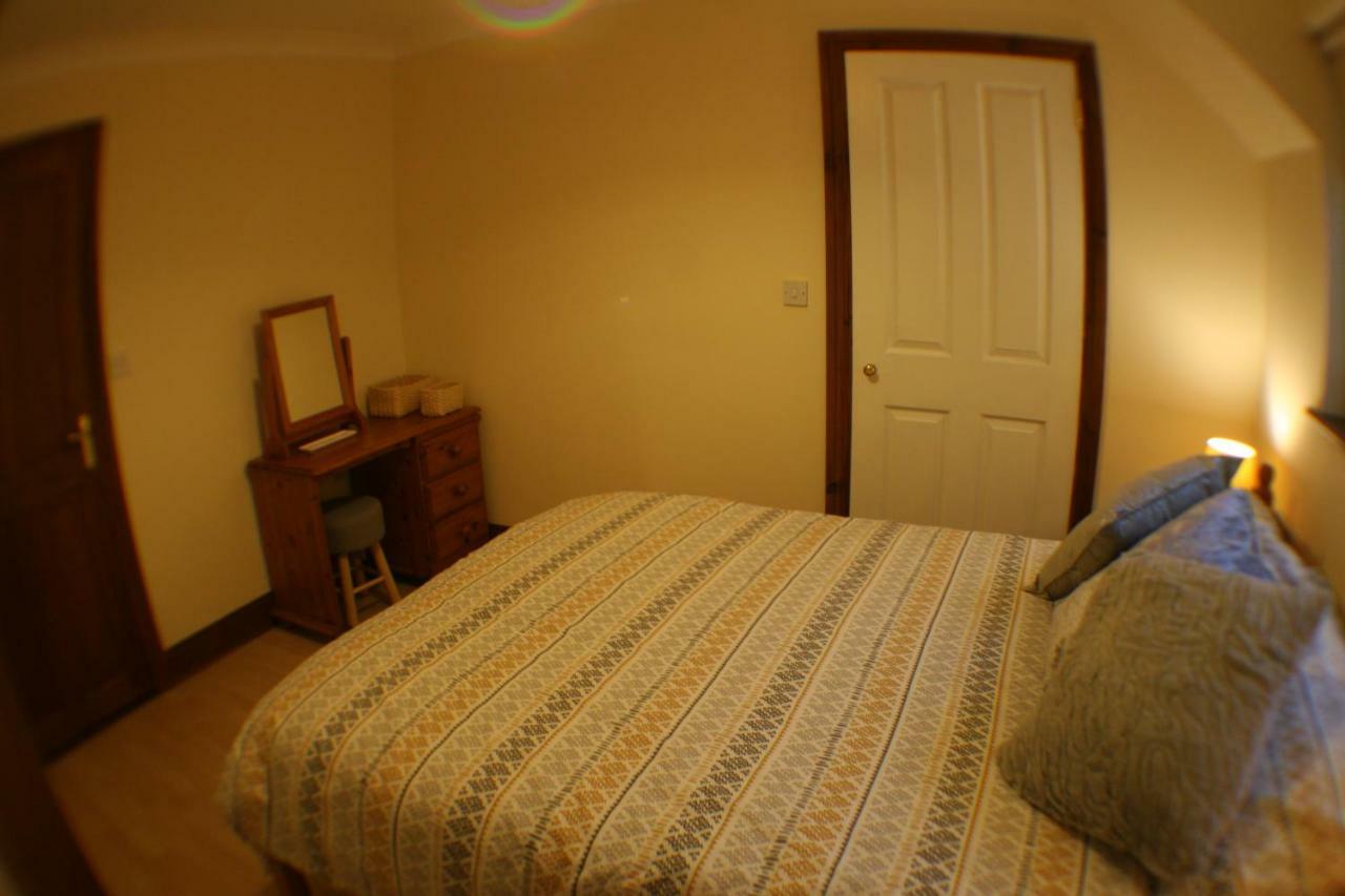 Hooters Apartment Ev Point Уэйдбридж Экстерьер фото